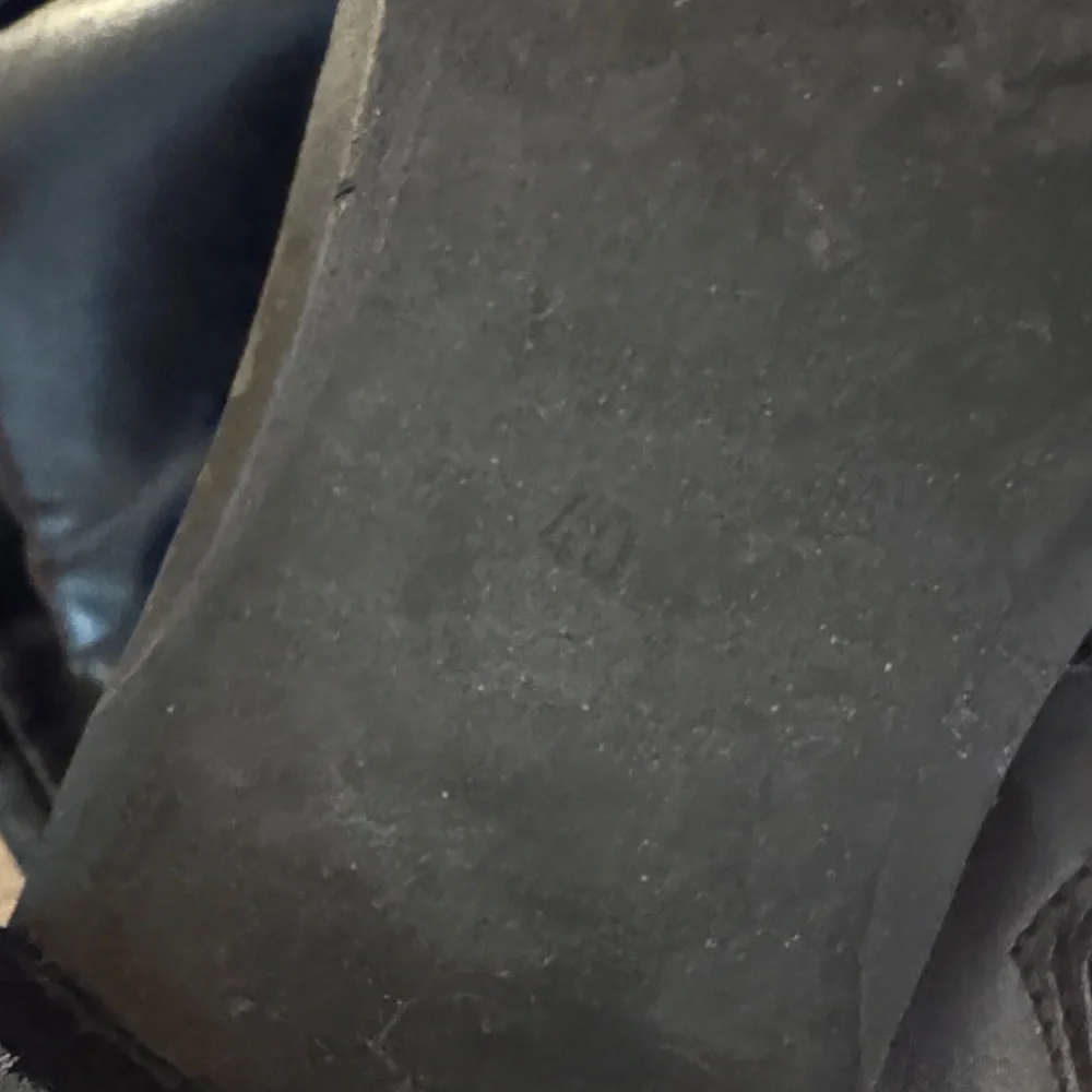 100% genuine Black Leather Knee-High Boots EUC INSIDE Zipper